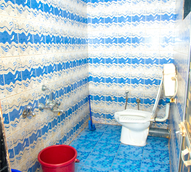 toilet-bath-in-swami-samarth-beach-resort-devbagh